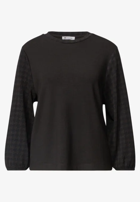 Shirt mit Rundhals und Strukturärmeln black coffee Schwarzes Langarmshirt mit leicht ballonförmigen Ärmeln und dezent geometrischem Muster