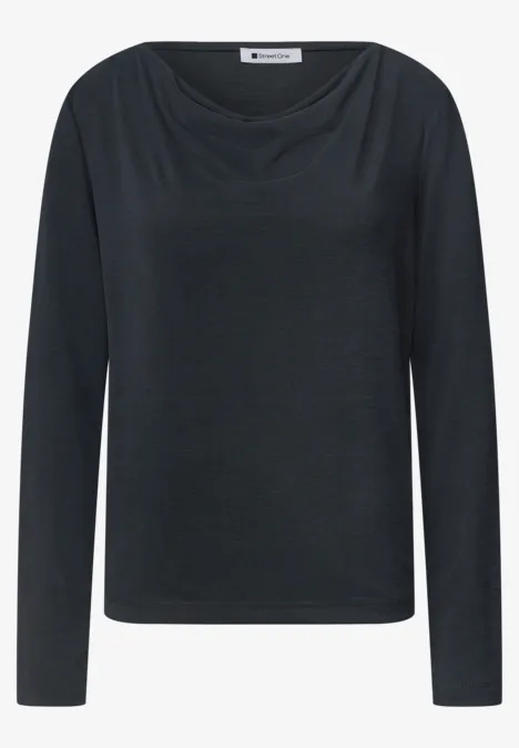 Schwarzes Langarmshirt mit weitem, locker fallendem Rundhalsausschnitt.