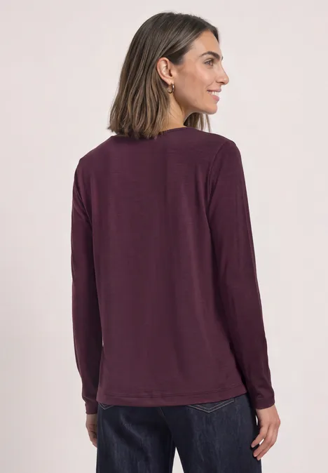 Damen-Oberteil in Aubergine mit langen Ärmeln, hinten betrachtet.