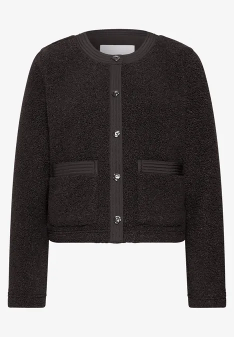 Teddyjasje met structuurdetails black coffee Zwart teddy-fleece jasje zonder kraag, kort model, met knoopsluiting en twee zakken.