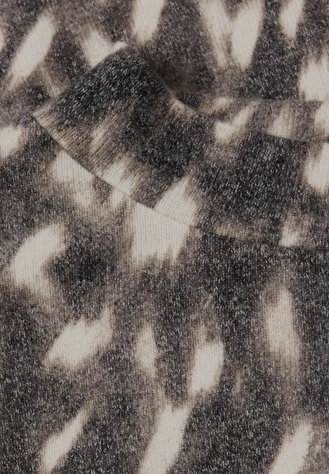 Abstract zwart-witpatroon met licht- en schaduwvlekken die doen denken aan boombladeren.