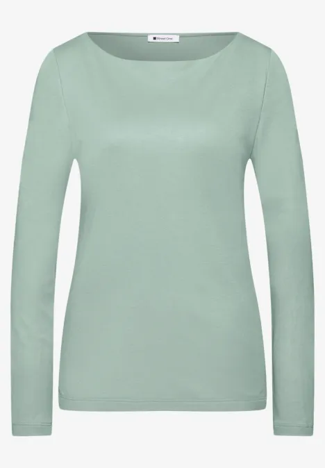 Schlichtes, mintgrünes Langarmshirt für Damen mit weitem Rundhalsausschnitt.
