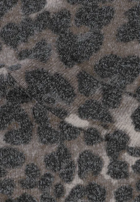 Langarm Shirt mit Turtle neck und Leo-Muster Black Nahaufnahme eines grauen Stoffes mit dunklen Leopardenflecken im Animalprint-Muster.