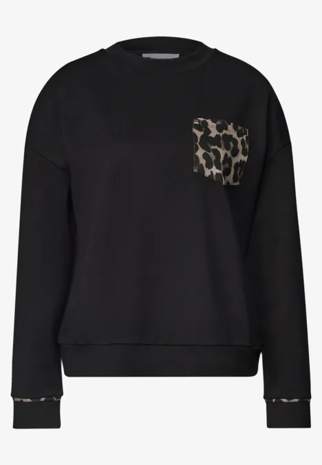Langarm Shirt mit Leo-Details Black Schwarzer Sweatshirt mit Leoprint-Tasche und Leoprint-Details an den Bündchen.