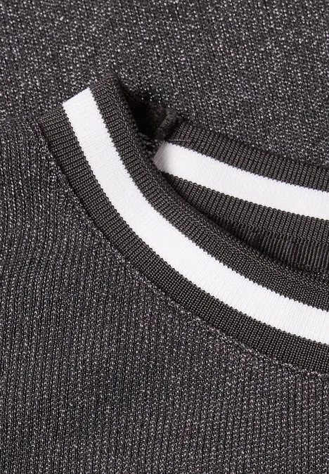 Kurzarm Shirt mit Rundhals und Glitzer black coffee Dunkelgrauer, schimmernder Stoff mit einem schwarz-weißen, gestreiften Kragen.