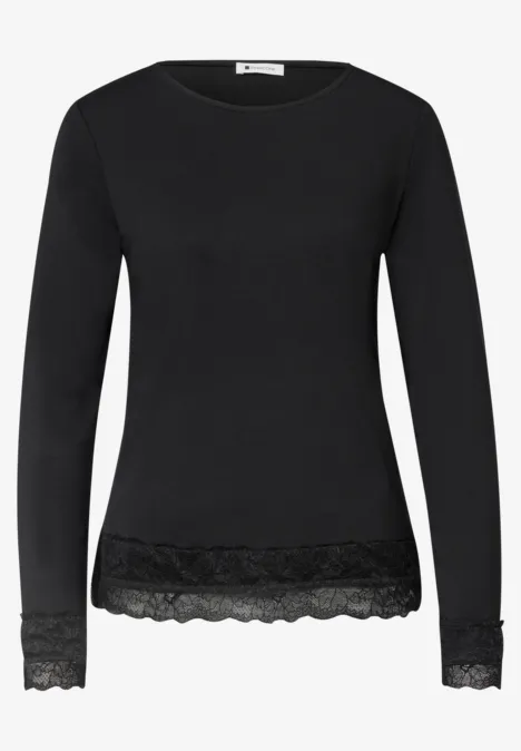 T-shirt à manches longues, col bateau et dentelle Black Schwarzes Langarmshirt mit Spitzenbesatz am Saum und an den Ärmelenden.
