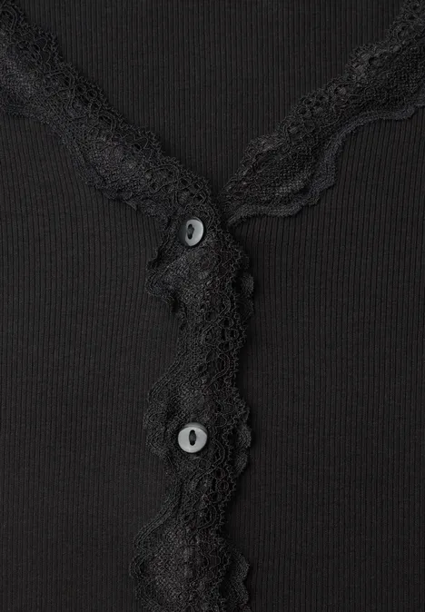 Jasje met fijne ribbel, V-hals en kant Black Zwart topje met kantdetail bij de hals en een rij knopen middenvoor