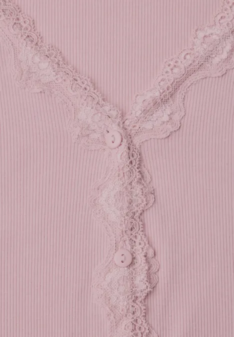 Jasje met fijne ribbel, V-hals en kant quiet rose Nahaufnahme eines rosa, gerippten Spaghettiträgers mit Spitzenbesatz und Knöpfen