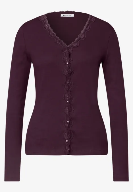 Jasje met fijne ribbel, V-hals en kant berry plum Donkerpaarse damesvest met kanten bies en knoopsluiting voor