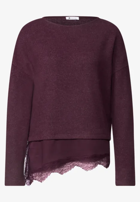 T-shirt avec bordure en dentelle biseautée berry plum mel. Lila Pullover mit langen Ärmeln, asymmetrischem Lagen-Look und zarter Spitzenverzierung am Saum.