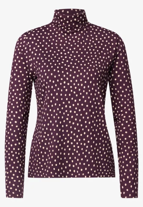 Basic Shirt mit Rollkragen und Muster berry plum Ein langärmliger Rollkragenpullover in dunklem Rot mit kleinem hellen Herzmuster.