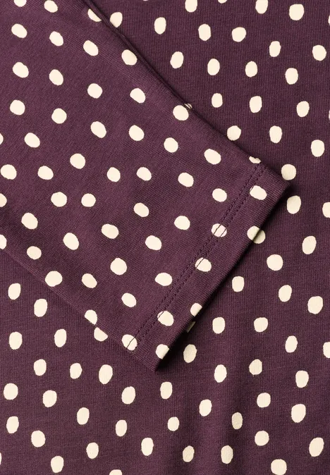 Basic Shirt mit Rollkragen und Muster berry plum Dunkellila Stoff mit unregelmäßigen weißen Punkten.