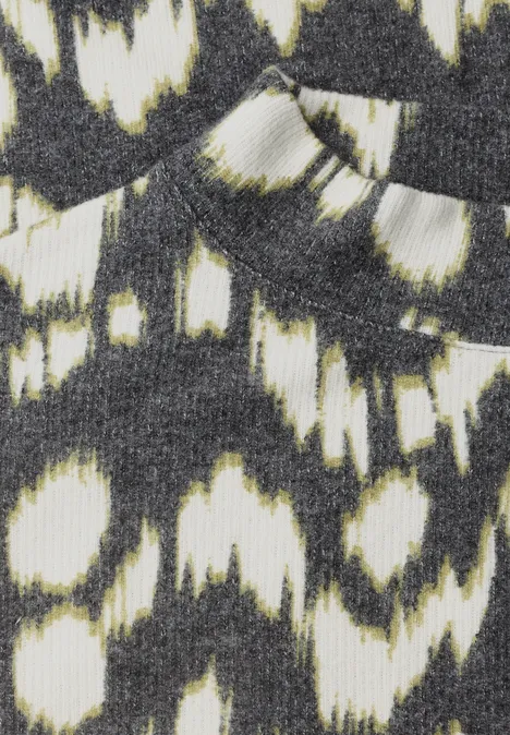 Shirt met lange mouwen, col en print Black Close-up van een stof met grijs-wit tie-dyepatroon en geelgroene accenten.