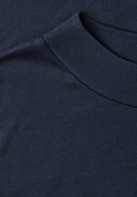Basic Shirt mit Turtle Neck shadowed navy Dunkelblaues T-Shirt mit Rundhalsausschnitt in schlichtem, einfarbigem Design.