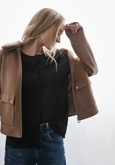Strukturbluse mit Stickerei Black
