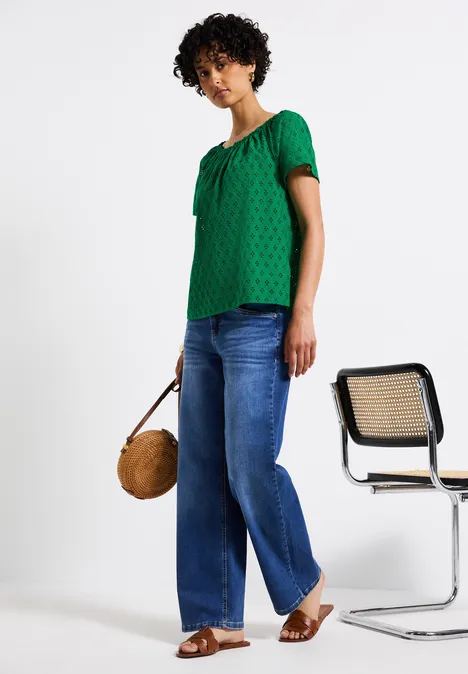 Bluse mit Lochstickerei glowing green