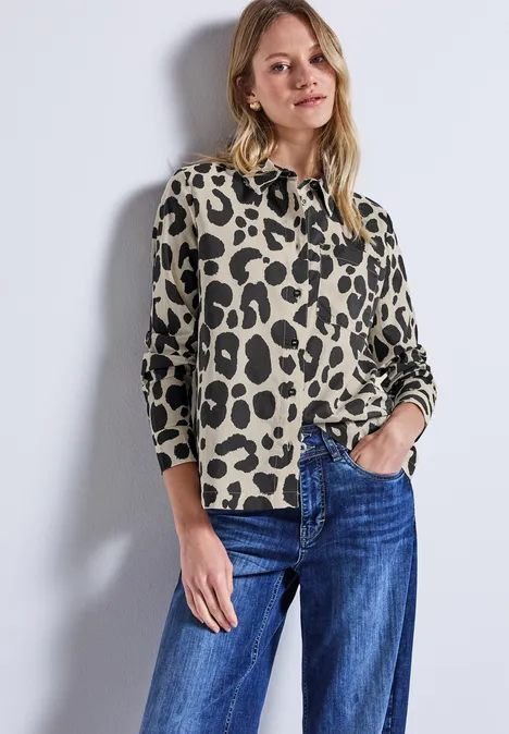 Hemdbluse mit Leo-Print coastal beige