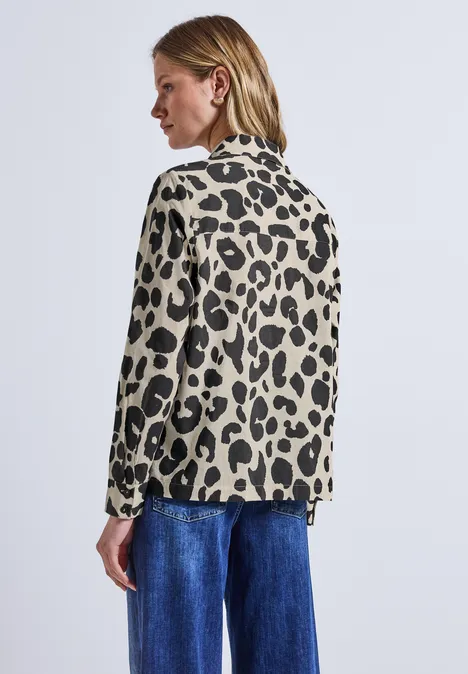 Hemdbluse mit Leo-Print coastal beige