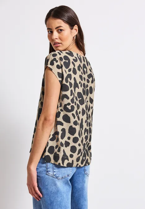 V-Neck Shirt mit Leo-Print coastal beige