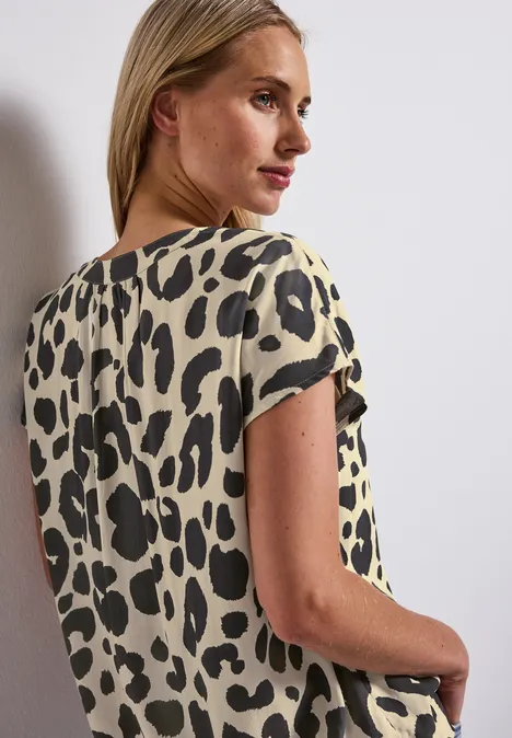 Bluse mit Leo-Muster coastal beige