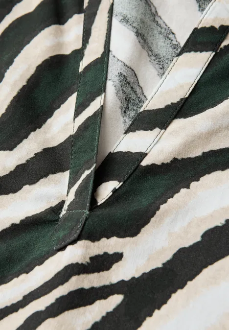 Bluse mit Zebra-Muster pine grove green