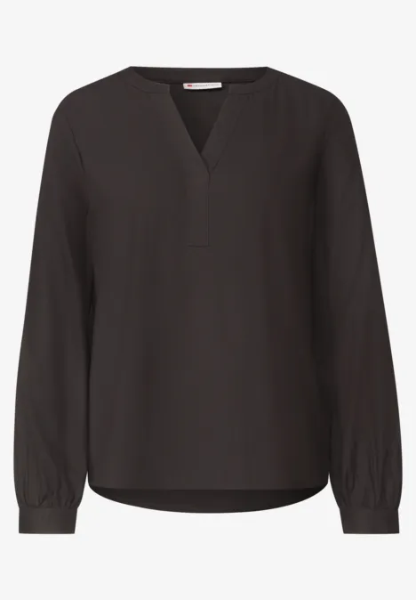 Schwarze, locker sitzende Bluse mit V-Ausschnitt und langen Ärmeln.