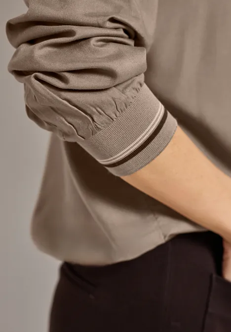 Split Neck Bluse mit Tape bark brown
