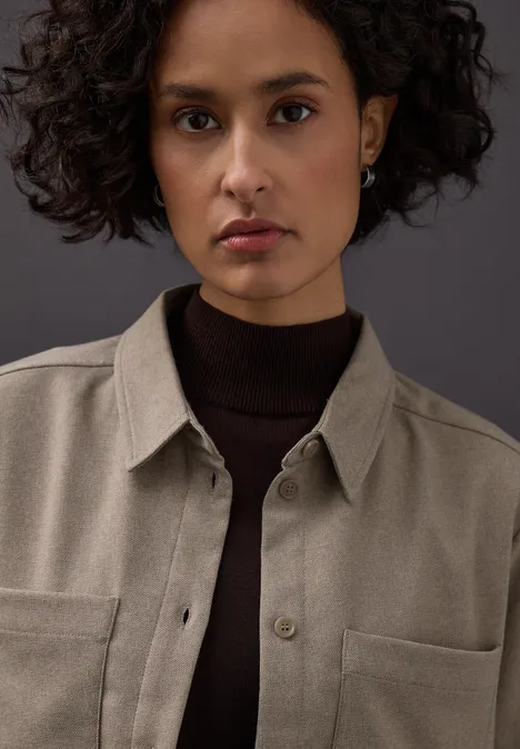 Overhemd blouse met zakken light terra mocha mel.