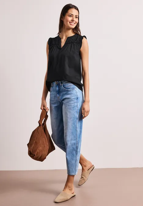 Blusentop mit Split Neck und Shiffleydetails Black