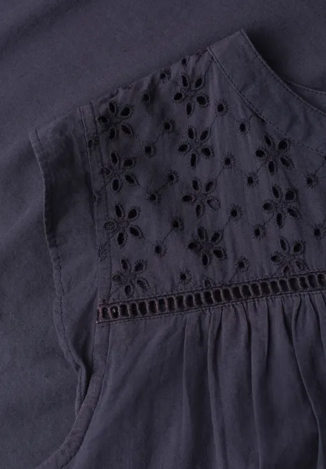 Blousetop met gespleten hals en shiffley-details tempest blue Blousetop met gespleten hals en shiffley-details tempest blue