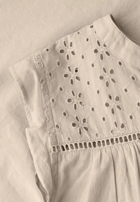 Blusentop mit Split Neck und Shiffleydetails clay sand