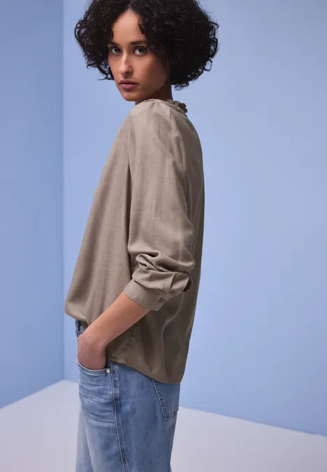 Bluse mit Rüschendetail light terra mocha mel.