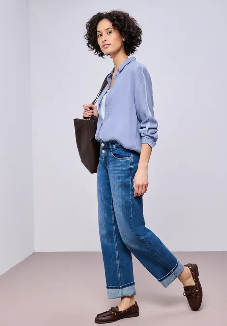 Overhemdblouse met getapete details bonnet blue mel. Overhemdblouse met getapete details bonnet blue mel.