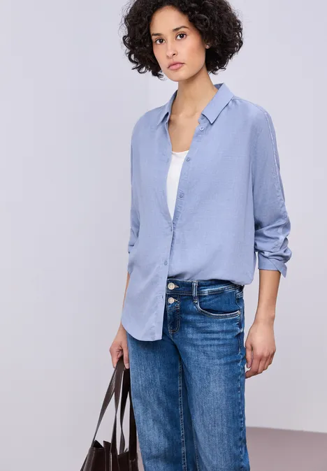 Overhemdblouse met getapete details bonnet blue mel. Overhemdblouse met getapete details bonnet blue mel.