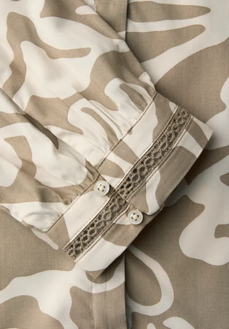Blouse met 3/4 mouwen en getapete details safari beige