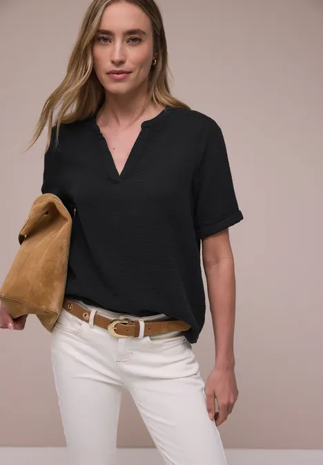 Kurzarm Bluse in Musselinqualität mit Turn-Up Black Kurzarm Bluse in Musselinqualität mit Turn-Up Black