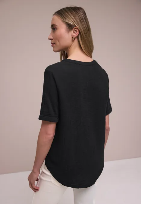 Kurzarm Bluse in Musselinqualität mit Turn-Up Black Kurzarm Bluse in Musselinqualität mit Turn-Up Black