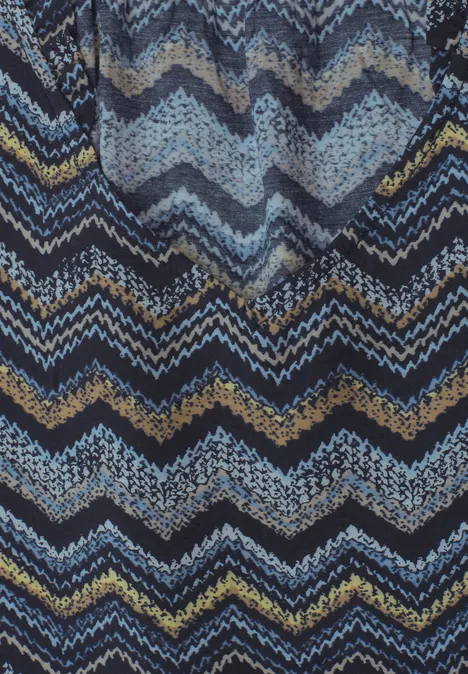 Dunkelblaue, hellblaue und schwarze Zickzack-Muster auf strukturiertem Stoff.