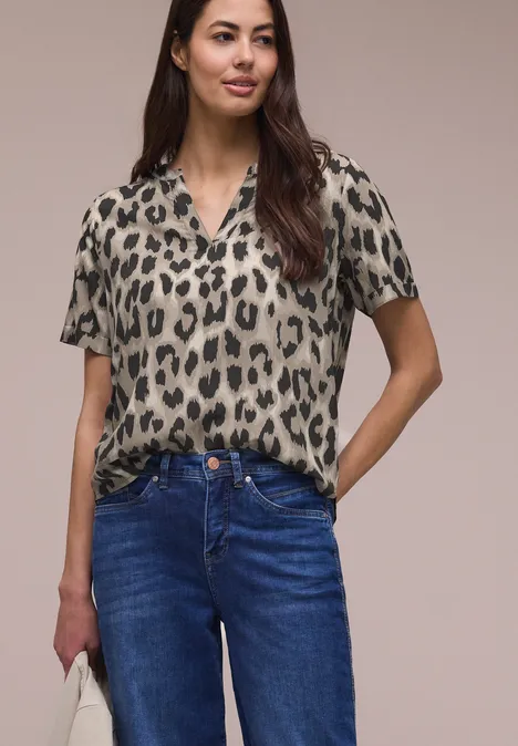 Bluse mit Split Neck und Animal Print timeless beige Bluse mit Split Neck und Animal Print timeless beige