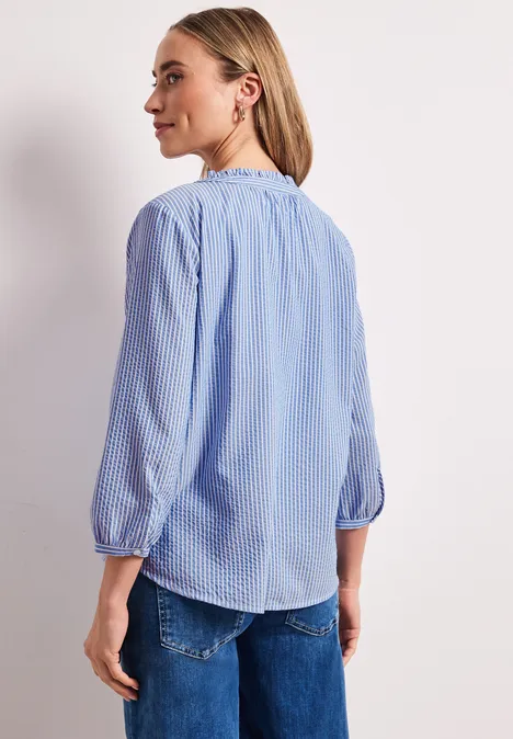 blouse met 3/4 mouwen in seersucker kwaliteit original blue blouse met 3/4 mouwen in seersucker kwaliteit original blue