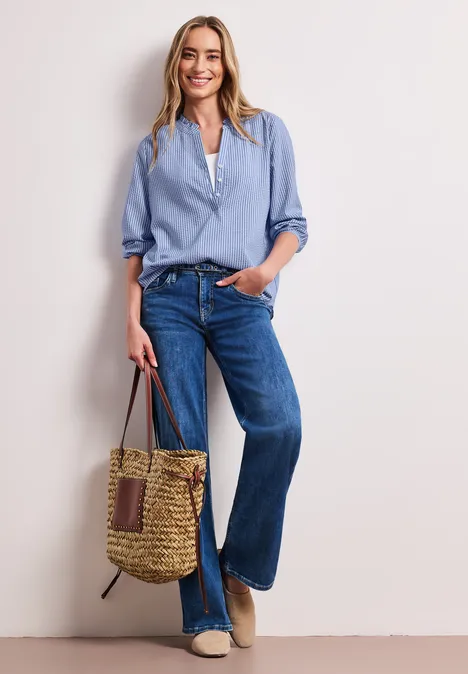 blouse met 3/4 mouwen in seersucker kwaliteit original blue blouse met 3/4 mouwen in seersucker kwaliteit original blue