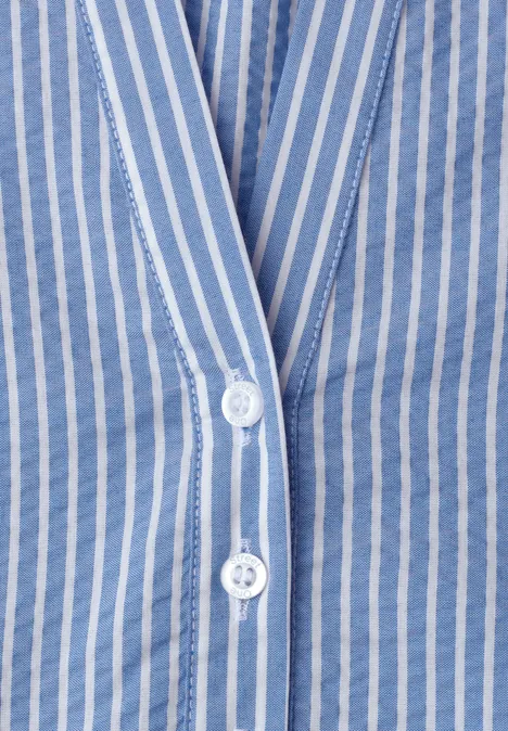 blouse met 3/4 mouwen in seersucker kwaliteit original blue blouse met 3/4 mouwen in seersucker kwaliteit original blue