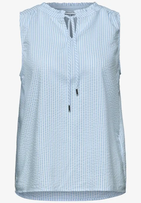 Ärmelloses Top mit feinen blau-weißen Streifen und Bindeband am Rundhalsausschnitt.