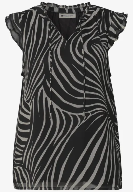 Schwarz-weiße, zebraähnlich gestreifte Bluse mit V-Ausschnitt und kurzen Ärmeln.