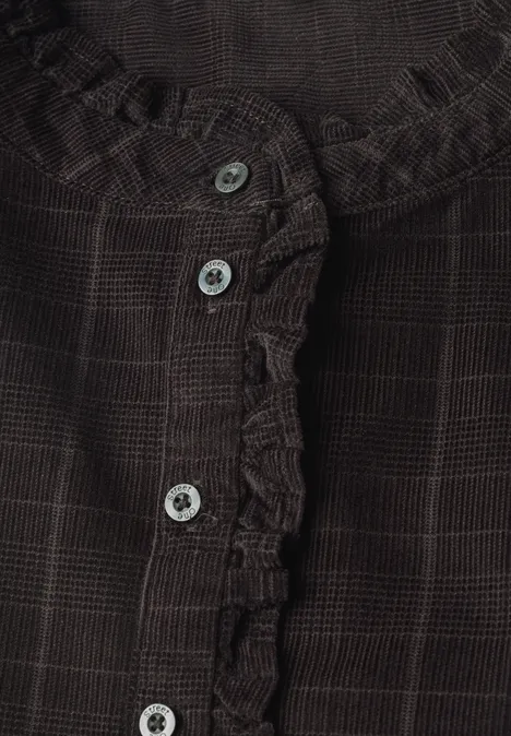 Dunkelbraune kariertes Blusenshirt mit Rüschenblende und drei Knöpfen.