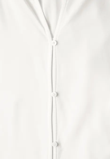 Blouse met 3/4-mouwen en split in de hals off white Nahaufnahme eines weißen Kleidungsstücks mit drei Stoffknoten-Knöpfen in der Mitte.