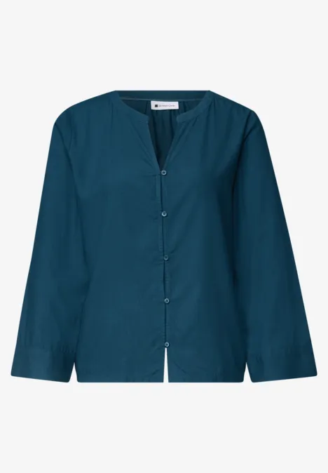 Chemisier bleu pétrole pour femme, col en V, patte de boutonnage et manches longues.