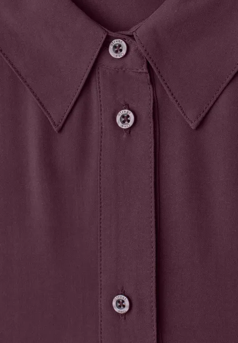 Overhemd met lange mouwen en elastische zoom rustic rouge Bordeauxrotes Hemd mit klassischen Knöpfen und spitzem Kragen.