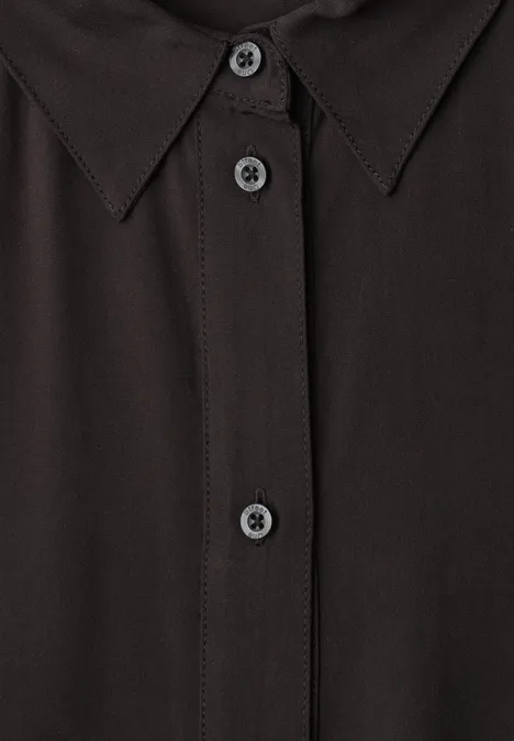 Overhemd met lange mouwen en elastische zoom black coffee Schwarzes Hemd mit durchgehender Knopfleiste und spitzem Kragen.