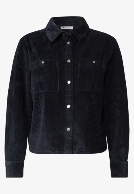 Zwart corduroy hemdjack met klassieke kraag, knoopsluiting en twee borstzakken.